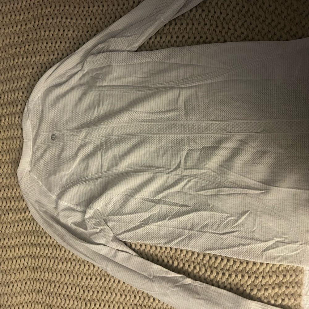 Lululemon Swiftly tech long sleeve. Size: 4